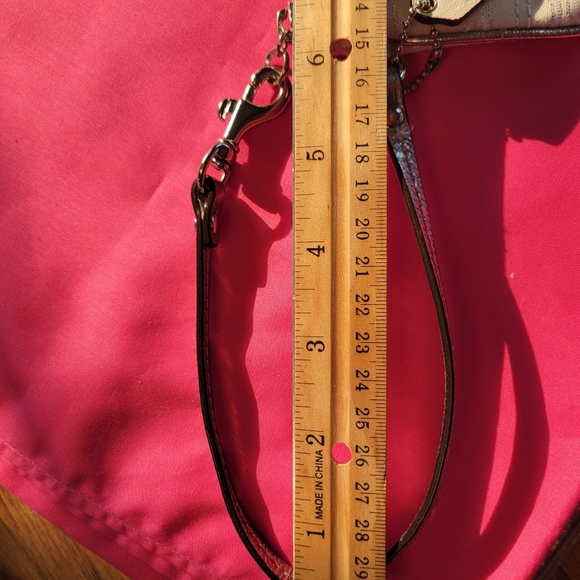 Coach Wristlet ~ Signature C Logo ~ White w/ Silver Thread ~ GUC - Picture 12 of 15